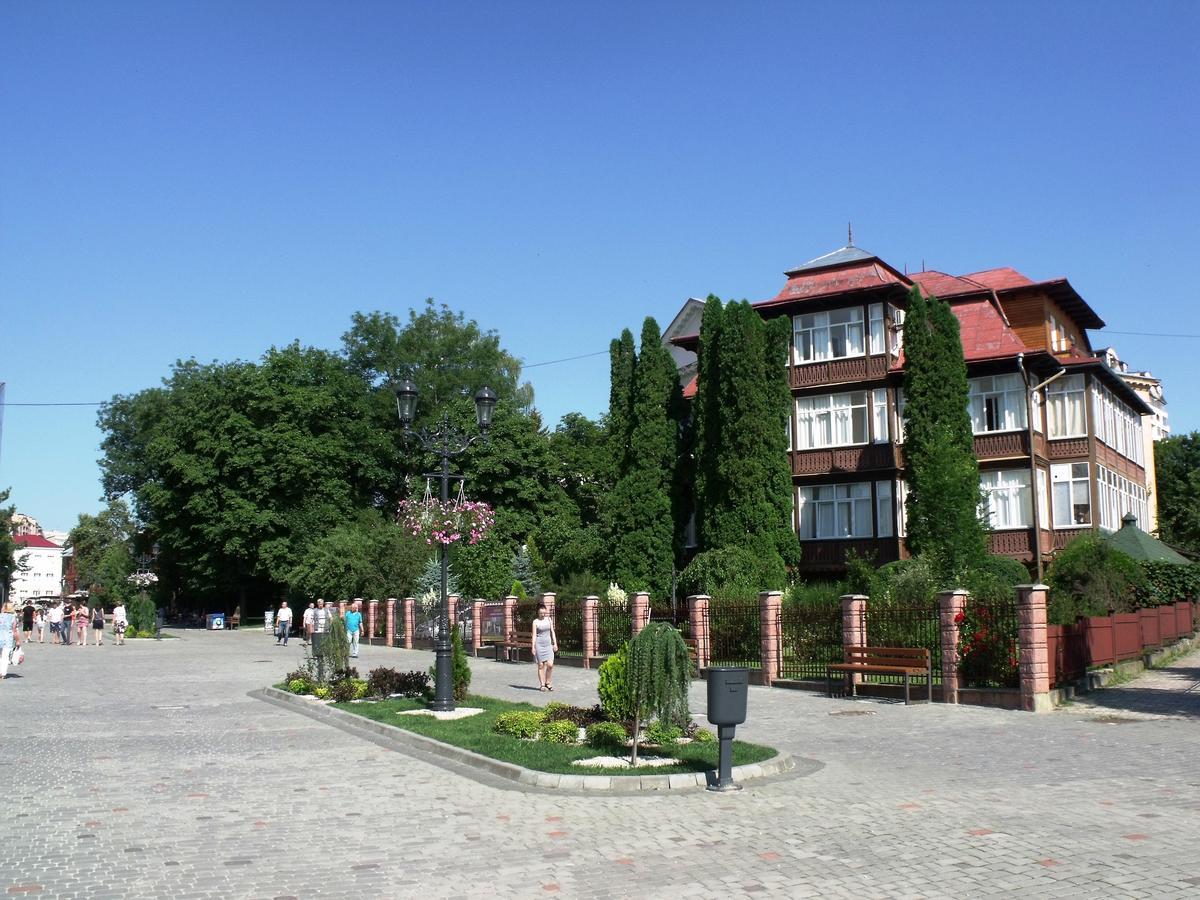 Сонячна Hotel Truszkavec Kültér fotó